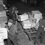 Cover image for Photograph - Hobart Wharves, loading cases of apples