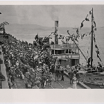 Cover image for Photograph - Hobart - wharves - ferry "Excella" - A.I.F. troops departing for World War I - soldiers and crowds on wharf and ferry - 1914