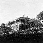 Cover image for Photograph - Side view of 75 Derwent Avenue, Geilston Bay, former home of Mr & Mrs J.H.B. Walch & Mary Augusta Walker